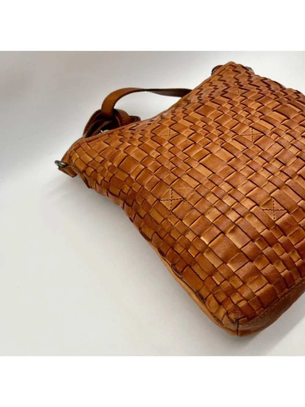 Vilenca Brown Woven Leather Crossbody Bag - Picture 7 of 10